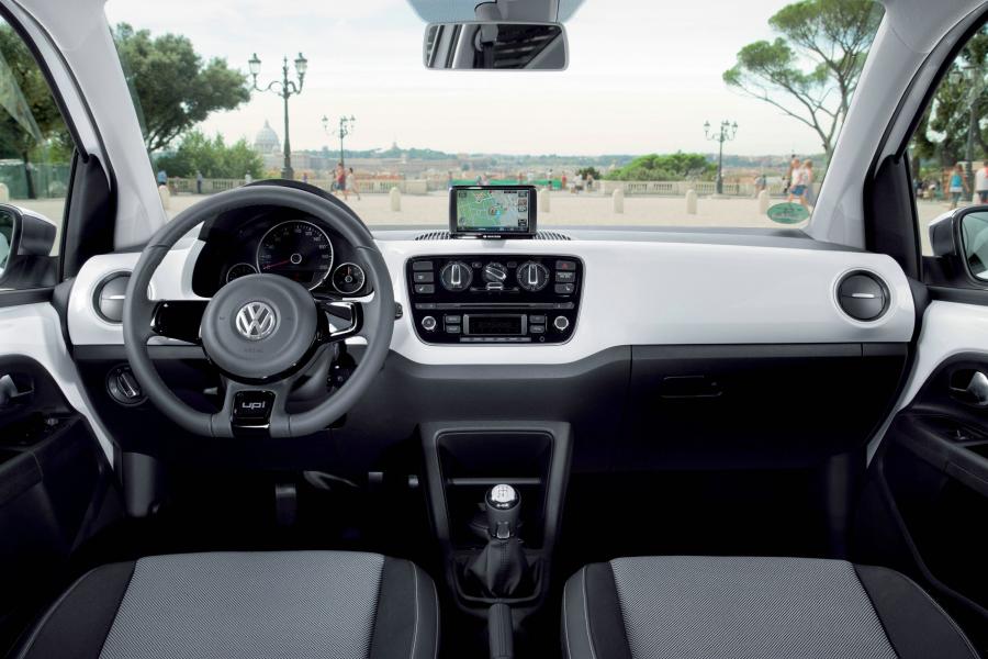  Volkswagen up! 2011 года  (фото 19 из 173)